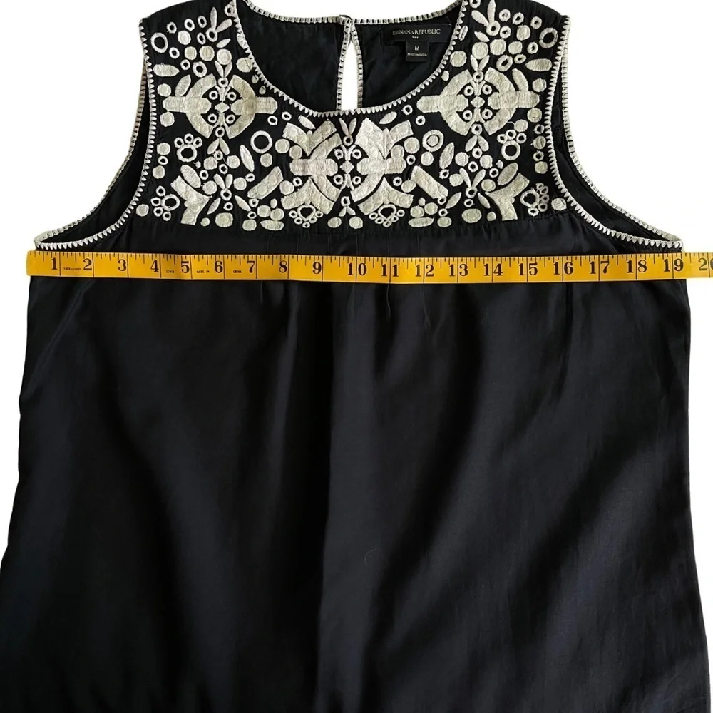 Banana Republic Embroidered Navy Blue Sleeveless Top Size M - Picture 4 of 6